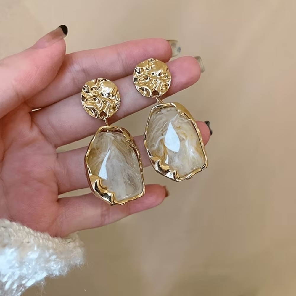 NEW! Elegant Gold & Cream Dangle Earrings. Luxury Earrings A7-235